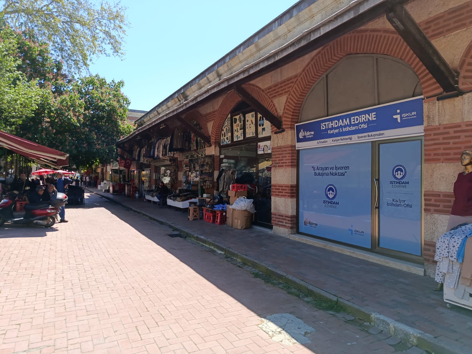Edirne Belediyesi, şehirdeki iş gücü piyasasına katkı sağlamak amacıyla hayata geçirdiği İstihdam Edirne Ofisi’ni hizmete aldı. 
